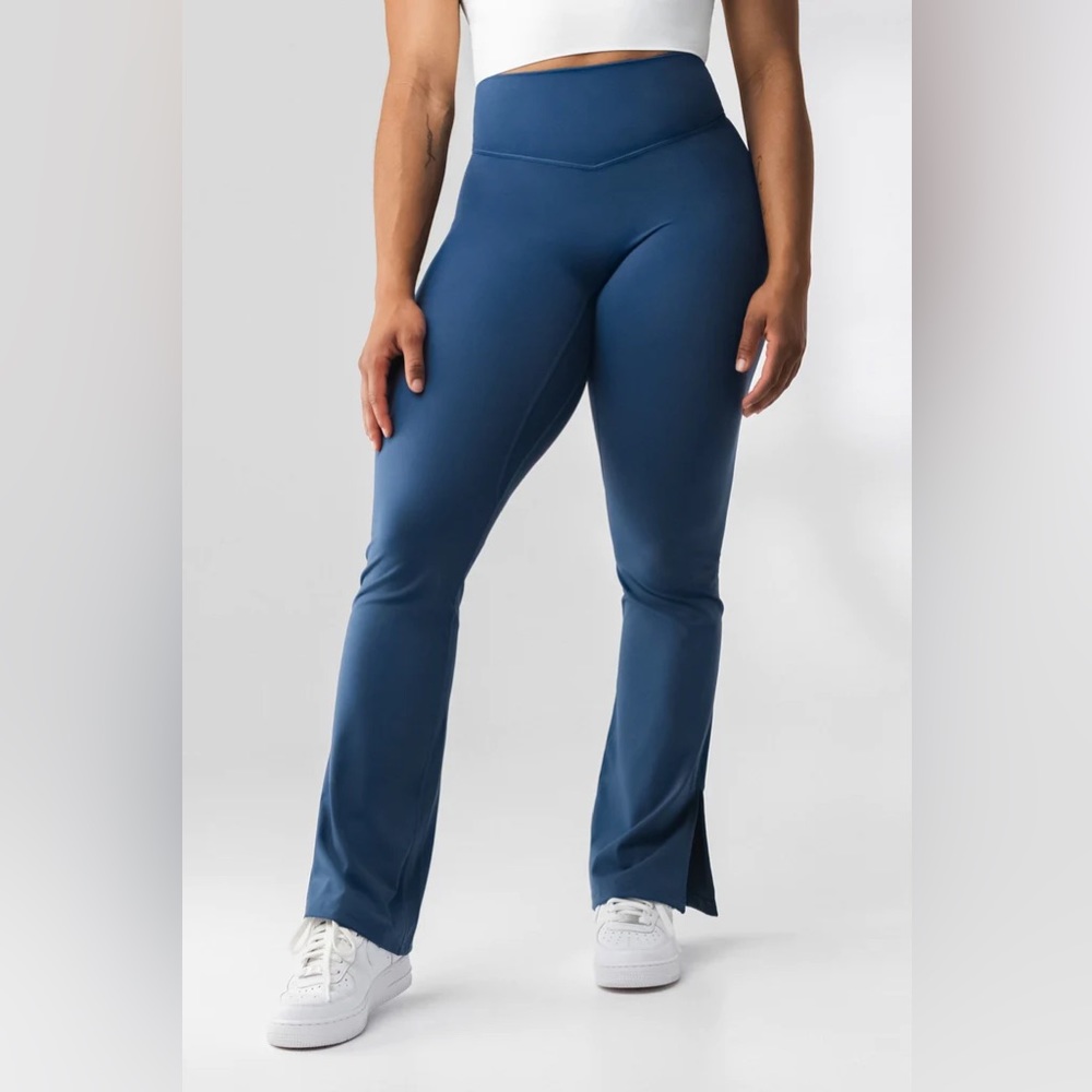Vitality/Balance Athletica Cloud Flare Pant In Navy, Size XXL. Sold out online!